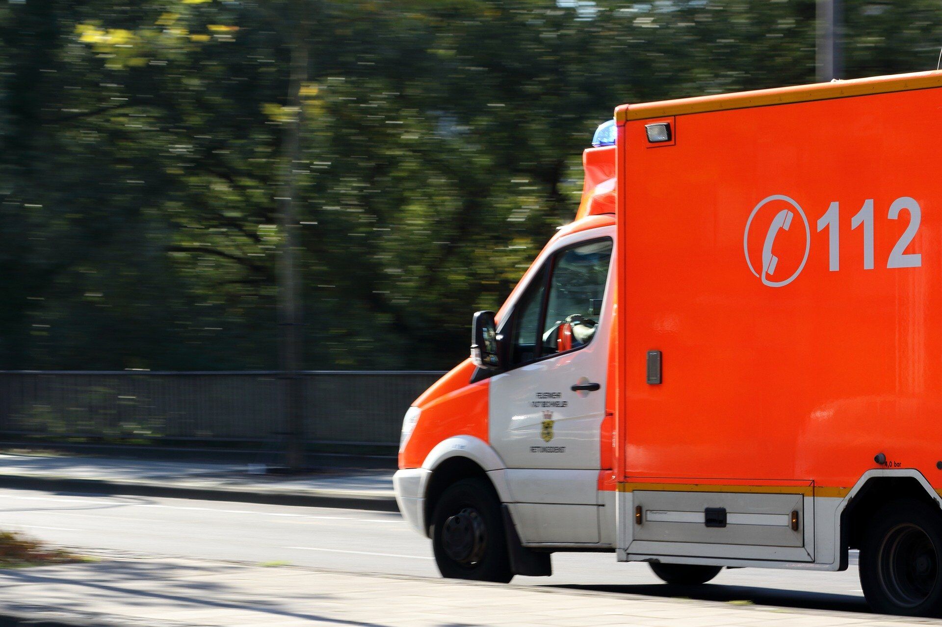 ambulance-970037_1920 Rettungswagen, Fokuspflege